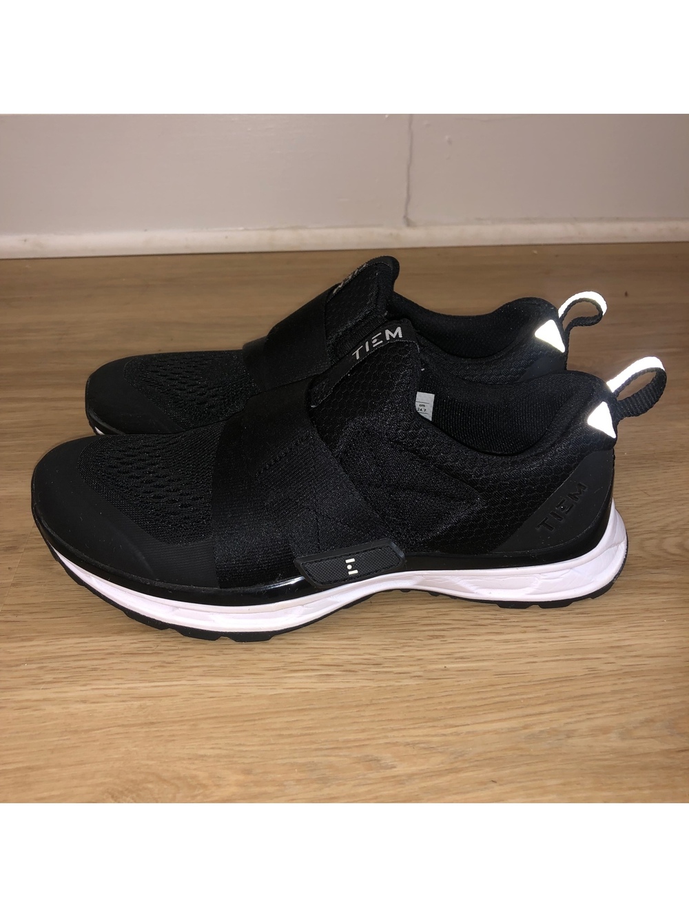 TIEM INDOOR SLIPSTREAM CYCLING SPD SHOES CLEATS BLACK WHITE WOMENS SIZE 7